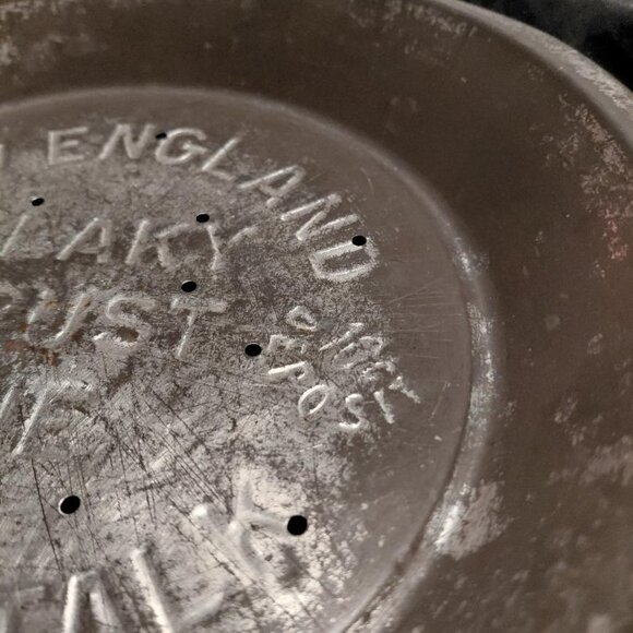 2 New England Table Talk Flaky Crust Pie Tins - 1 with 10 Cent Deposit - Picture 4 of 5